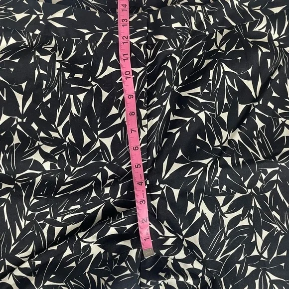 Talbots Woman Chino Shorts Womens Plus Size 22W Black White Leaf Pattern Pockets - Picture 7 of 8